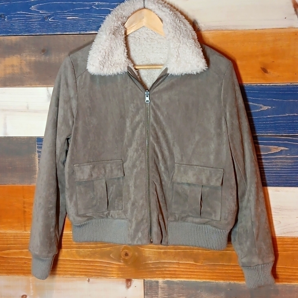 Cupcakes and Cashmere M sherpa bomber jacket